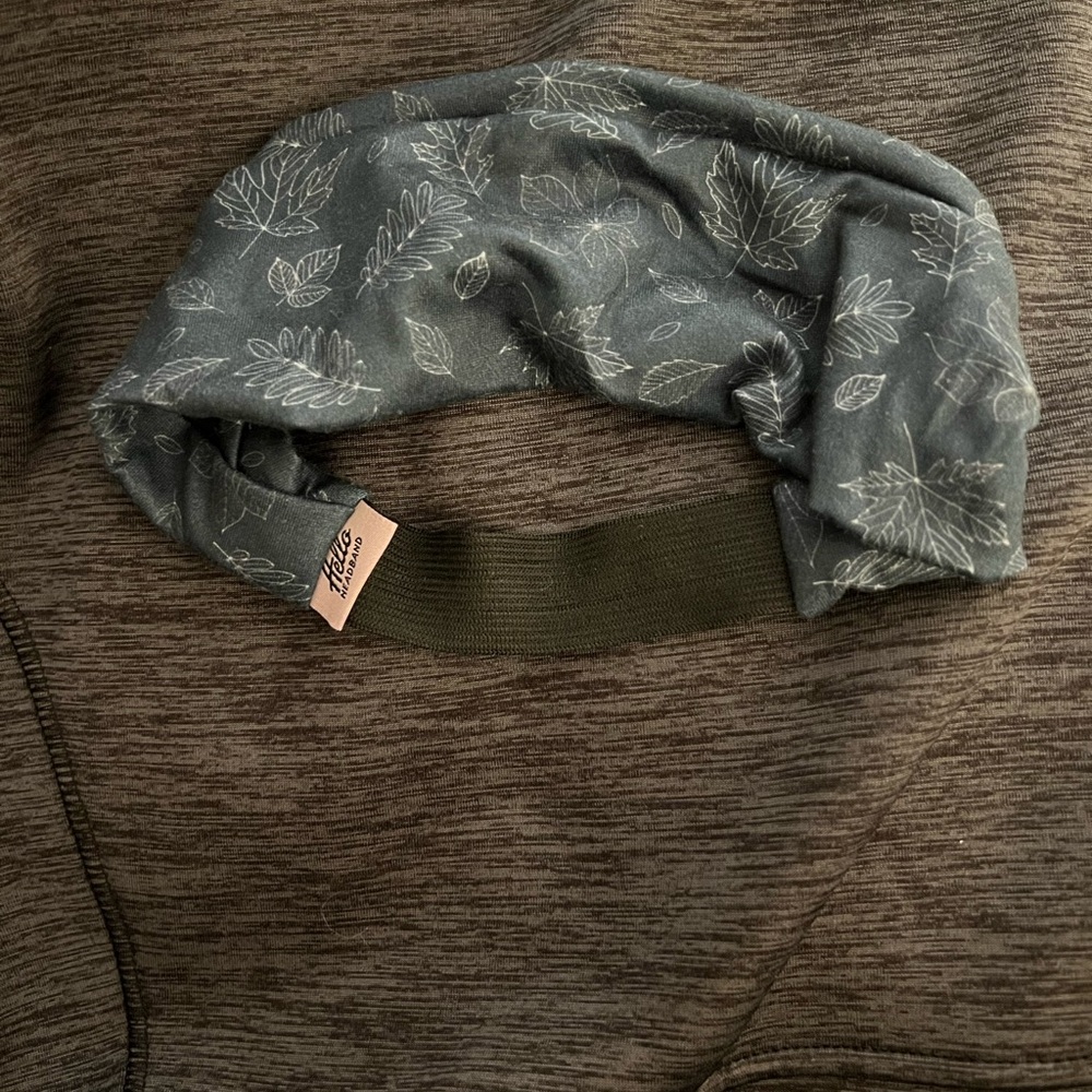 Hello Headband Athletic band with autmunal leaves.